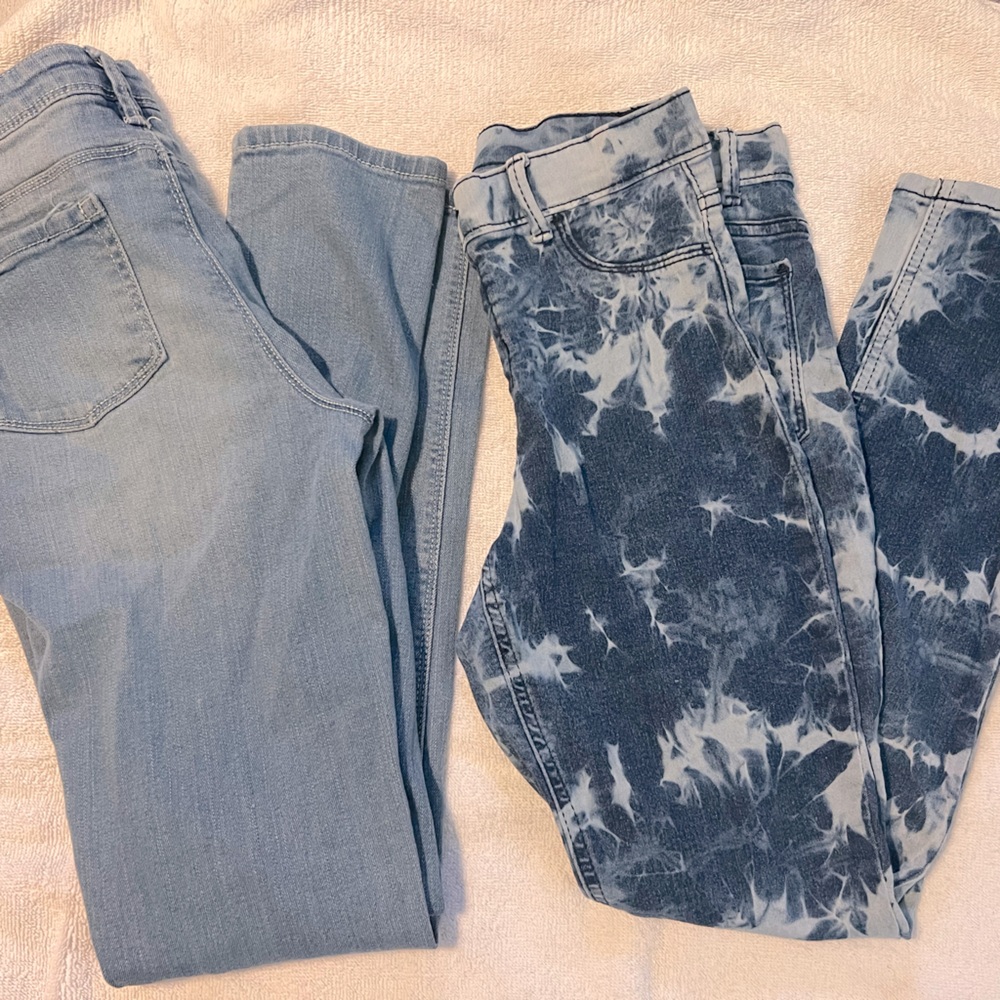 Girls blue tie die jeggings and ripped blue jeans